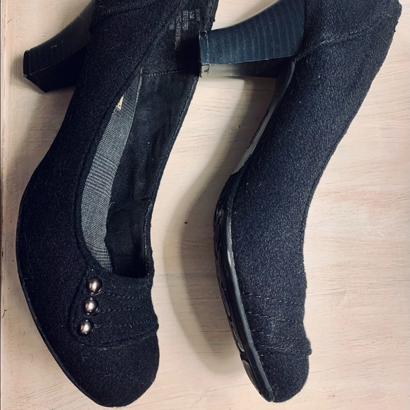 Shoes - 🌵 FINAL SALE 🔥 Black heels 👠 with felt texture. Appx 2 inch heel size 8.5